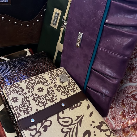 Miche Handbag with 5 Shells - Picture 6 of 9